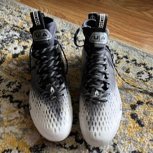 Under Armour Mens football cleats. Warn once on astroturf. Great condition.